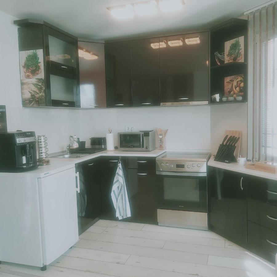Saint Nicholas Varna Lovely 2 Bedroom Apartment With Sunny Garden Bagian luar foto