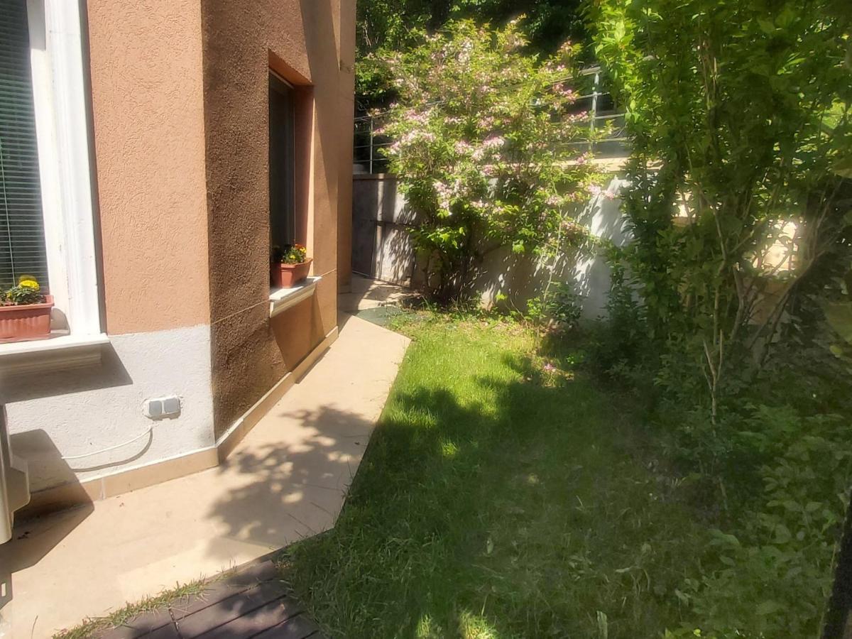Saint Nicholas Varna Lovely 2 Bedroom Apartment With Sunny Garden Bagian luar foto